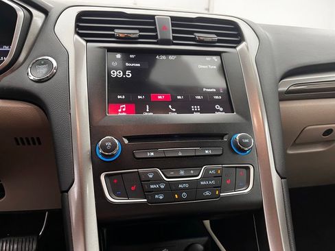 Used 2018 Ford Fusion SE w/ Fusion SE Technology Package FWD image 25
