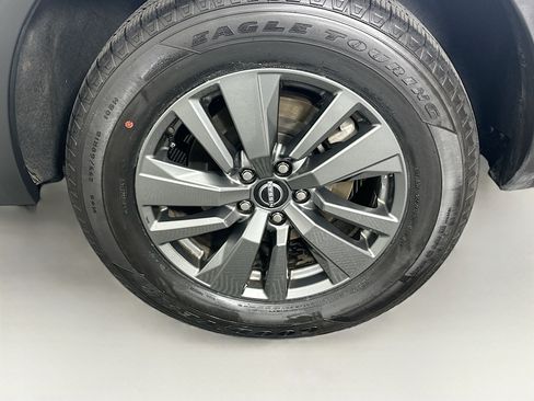 Used 2025 Nissan Pathfinder SV FWD image 11