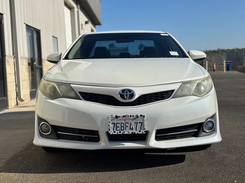 Used 2014 Toyota Camry SE FWD image 8