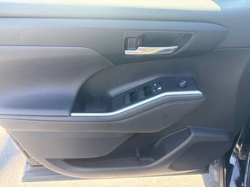 Used 2022 Toyota Highlander XSE FWD image 26