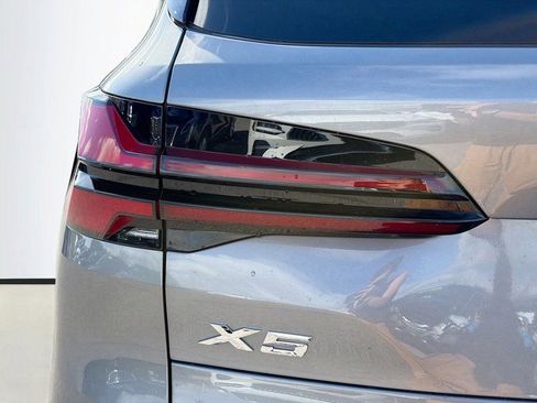 Certified 2025 BMW X5 xDrive40i AWD/4WD image 11