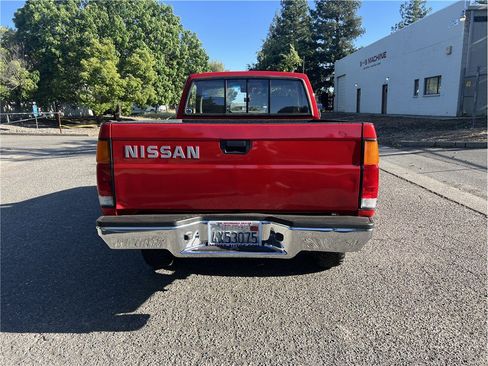 Used 1993 Nissan Pickup 4x4 Regular Cab image 4