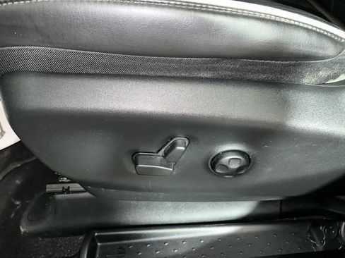 Used 2024 Chrysler Pacifica Premium FWD image 14