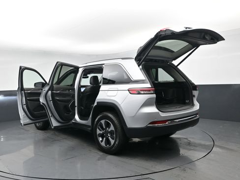 Used 2023 Jeep Grand Cherokee 4WD 4xe image 35