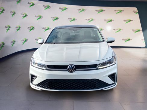 Used 2025 Volkswagen Jetta SEL FWD image 6