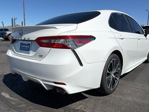 Used 2018 Toyota Camry FWD image 3