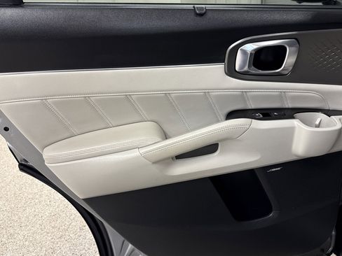 Used 2023 Kia Sorento SX Prestige image 17