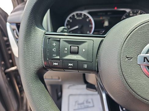 Used 2021 Nissan Rogue SV FWD image 17