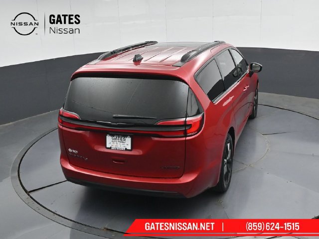 Used 2025 Chrysler Pacifica Limited FWD image 50