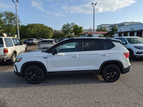 Certified 2023 Volkswagen Taos SE w/ Black Wheel Package image 2