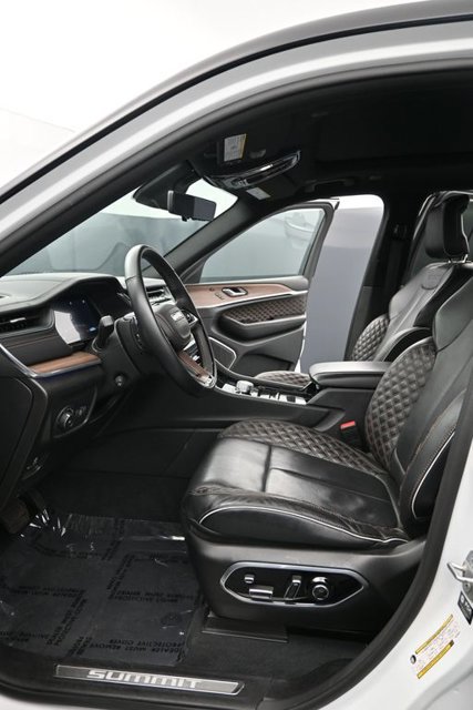 Used 2023 Jeep Grand Cherokee Summit w/ Adv Protech Group IV AWD/4WD image 10