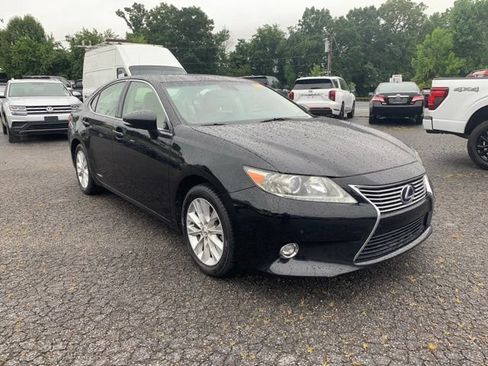 Used 2014 Lexus ES 300h w/ Luxury Package w/Bamboo Trim FWD image 2