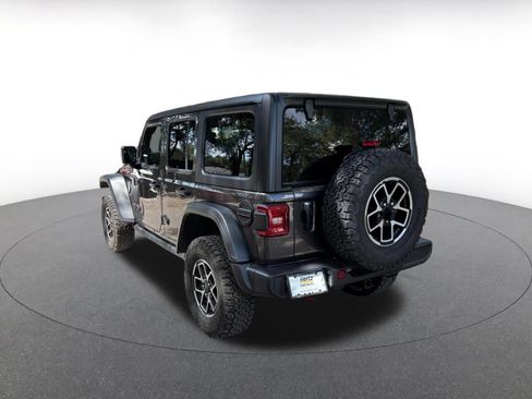 Used 2025 Jeep Wrangler Unlimited Rubicon AWD/4WD image 9