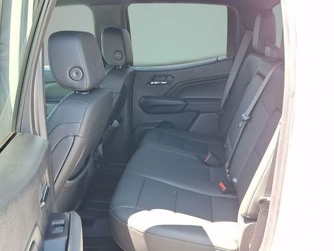 Used 2024 Chevrolet Colorado LT w/ LT Convenience Package III AWD/4WD image 7