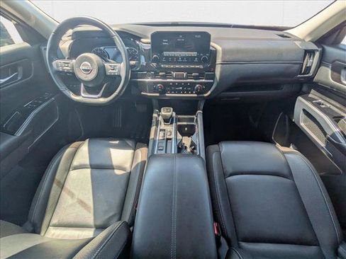 Used 2024 Nissan Pathfinder SL image 18