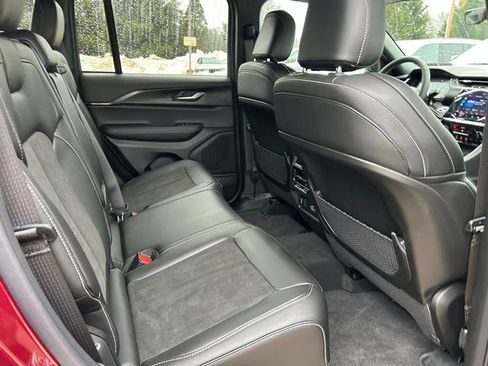 New 2025 Jeep Grand Cherokee Altitude image 21