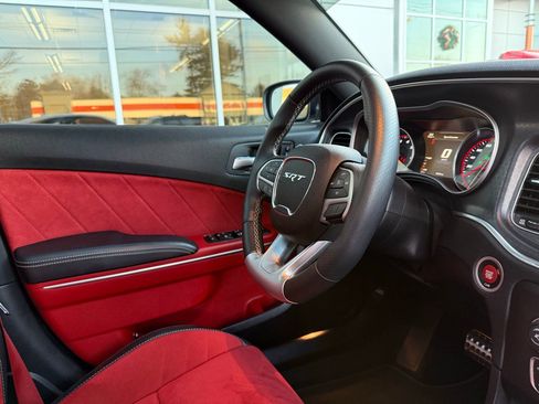 Used 2016 Dodge Charger SRT w/ Harman/Kardon Audio Group image 32