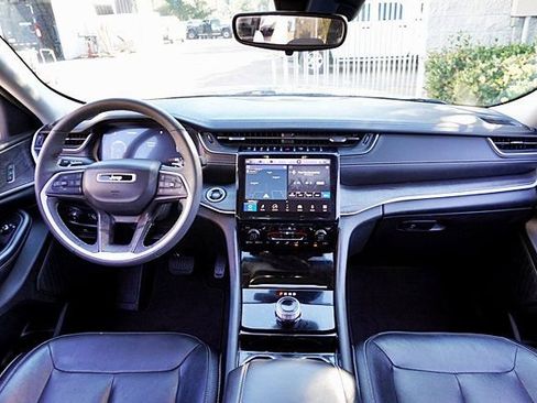 Used 2023 Jeep Grand Cherokee Limited w/ Trailer Tow Prep Group (B) image 18