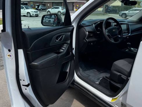 Used 2018 Chevrolet Traverse LS AWD/4WD image 13