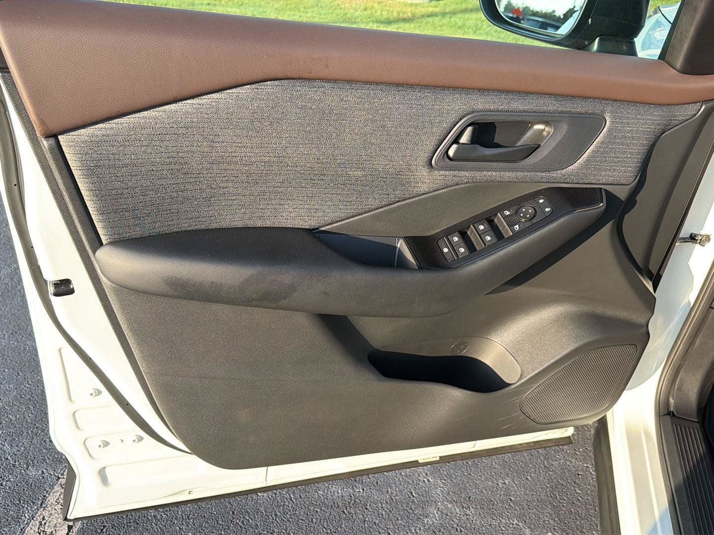 Used 2023 Nissan Rogue S FWD image 16