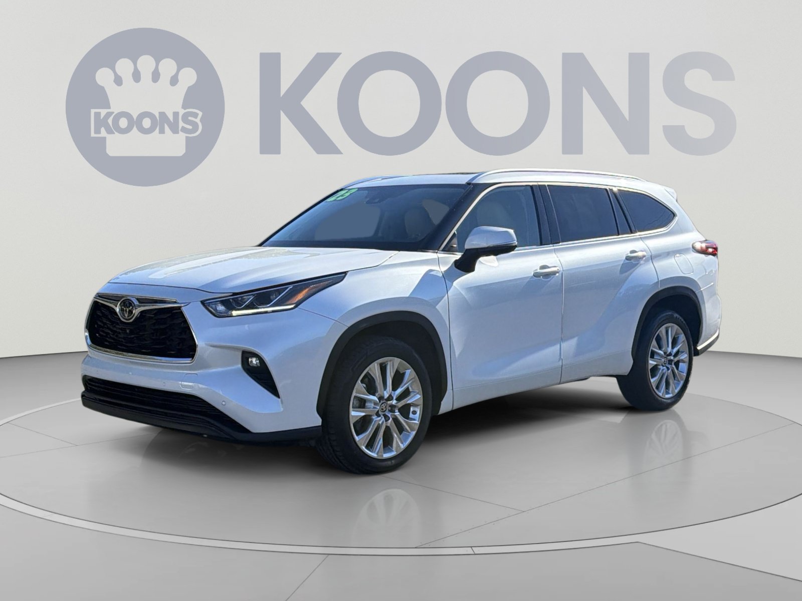 Used 2023 Toyota Highlander Limited FWD image 5