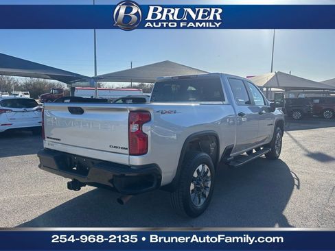 Used 2022 Chevrolet Silverado 2500 Custom w/ Custom Value Package image 5