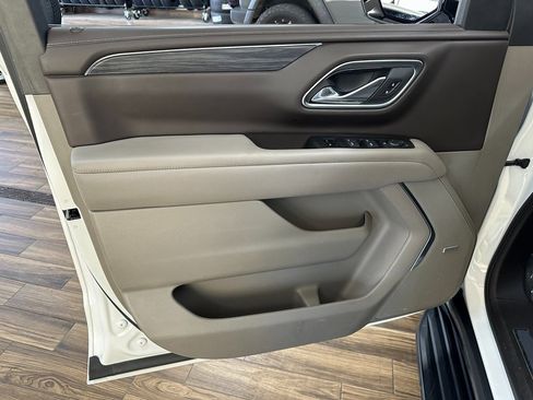 Used 2024 GMC Yukon XL SLT image 10