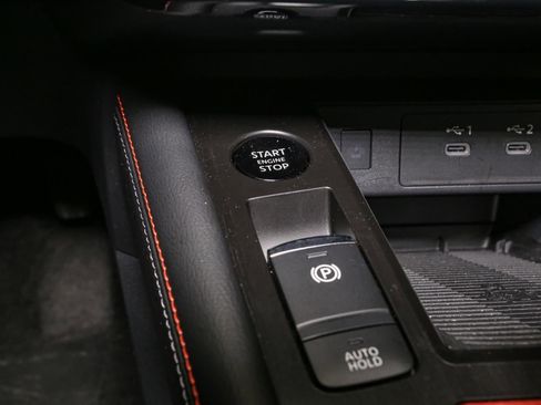 Used 2025 Nissan Kicks SR AWD/4WD image 30
