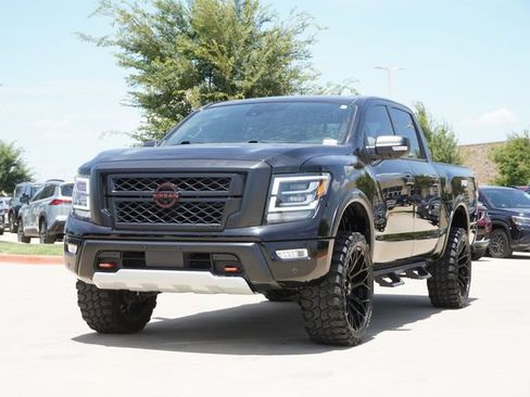 Used 2024 Nissan Titan PRO-4X w/ Pro-4x Convenience Package AWD/4WD image 3