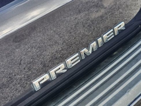 Used 2025 Chevrolet Suburban Premier RWD image 12