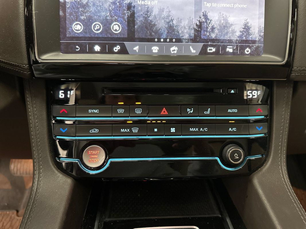 Used 2020 Jaguar F-PACE Prestige AWD/4WD image 17