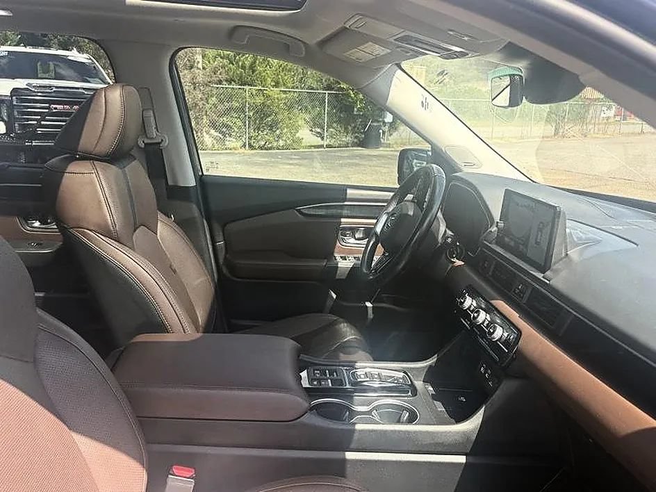 Used 2025 Honda Pilot Elite image 35