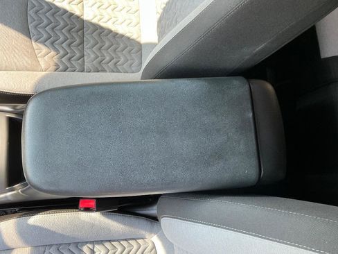 Used 2024 Chevrolet Equinox LT FWD image 20