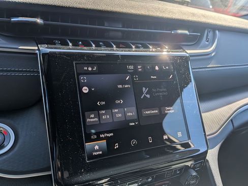 New 2025 Jeep Grand Cherokee Altitude image 17