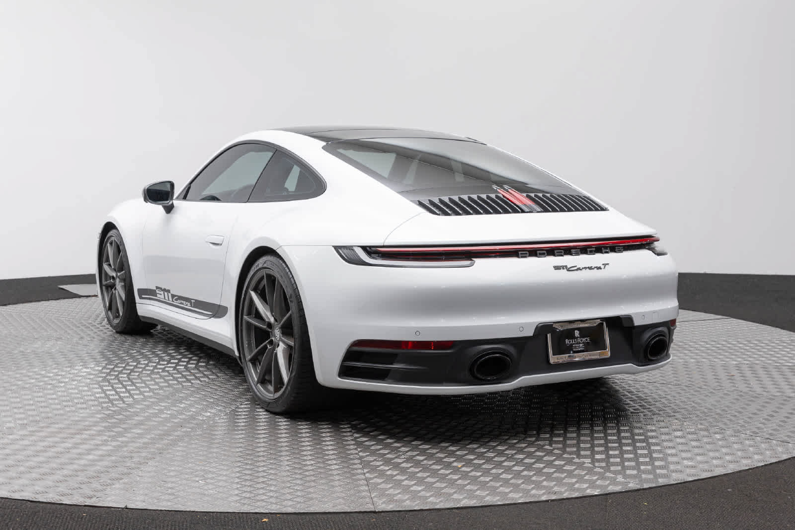 Used 2024 Porsche 911 Carrera T RWD image 4