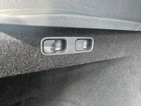 Used 2023 Tesla Model Y 2WD image 61