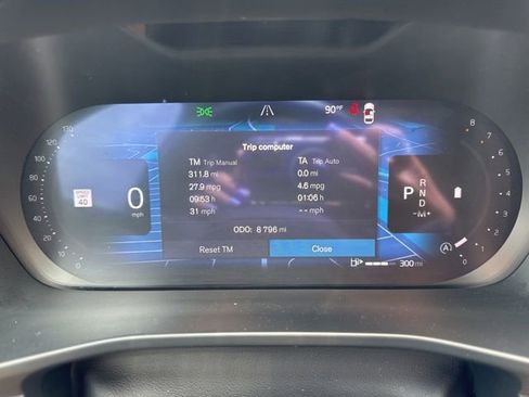 Certified 2025 Volvo XC40 B5 Plus AWD/4WD image 24