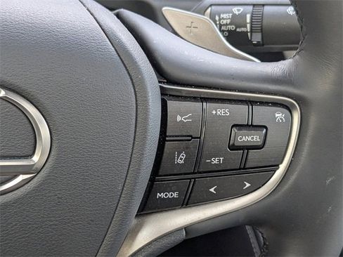 Used 2025 Lexus ES 300h 300h image 28
