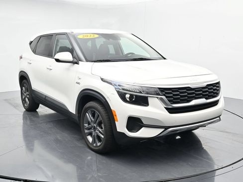 Used 2022 Kia Seltos LX AWD/4WD image 2