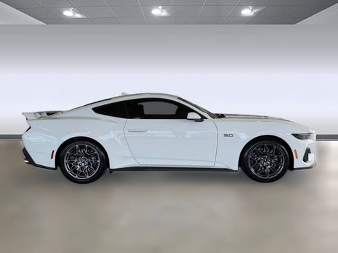 Used 2025 Ford Mustang GT Premium w/ GT Performance Package RWD image 8