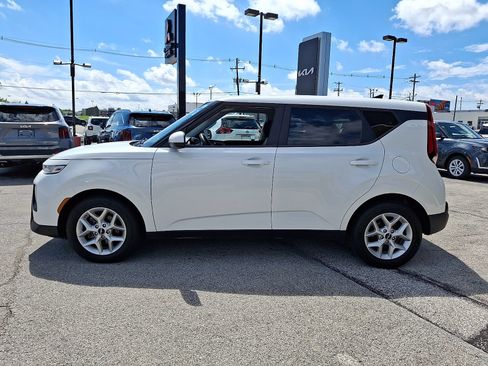 Used 2022 Kia Soul LX w/ Technology Package FWD image 4