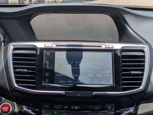 Used 2017 Honda Accord EX image 18