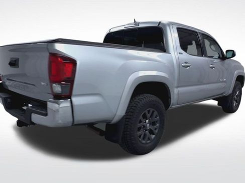 Certified 2022 Toyota Tacoma SR5 AWD/4WD image 9