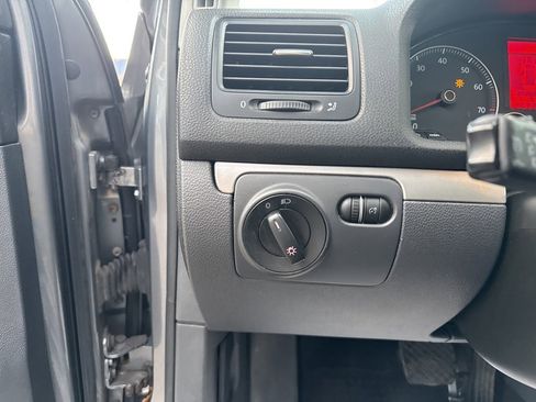 Used 2008 Volkswagen Rabbit S image 13