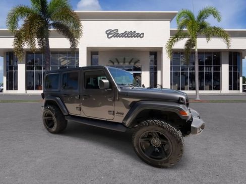 Used 2021 Jeep Wrangler Unlimited Sahara AWD/4WD image 2