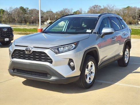 Certified 2021 Toyota RAV4 XLE FWD image 8