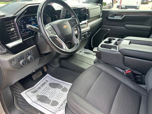 Used 2023 Chevrolet Silverado 1500 LT w/ Z71 Off-Road Package image 9