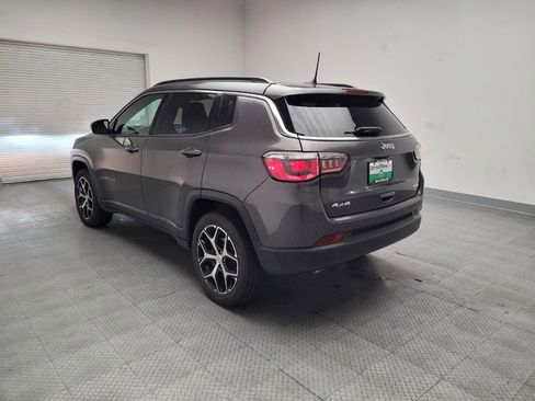 Used 2024 Jeep Compass Latitude image 5