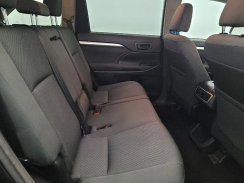 Used 2015 Toyota Highlander LE image 19