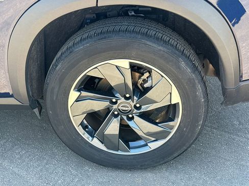 Used 2025 Nissan Rogue SV FWD image 19